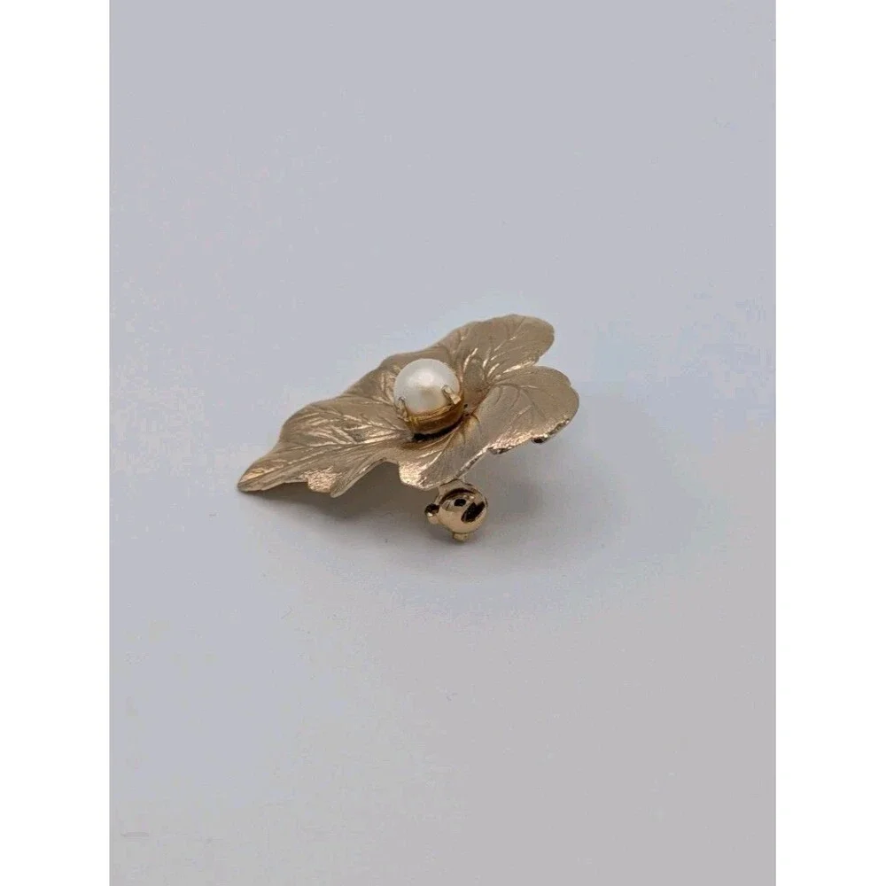 Vintage 1960s Sarah Coventry Small Leaf Faux Pearl Pin Brooch Gold Tone Heirloom